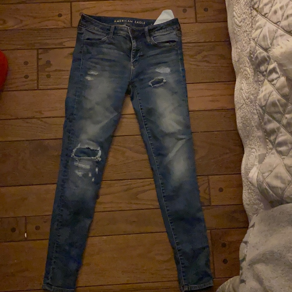 American Eagle Distressed jeans
